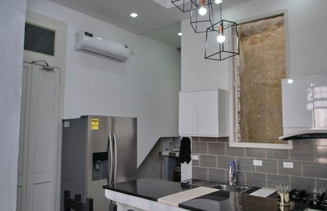 Lujoso Apto WIFI Gratis Balcon y Jacuzzi - Foto 17