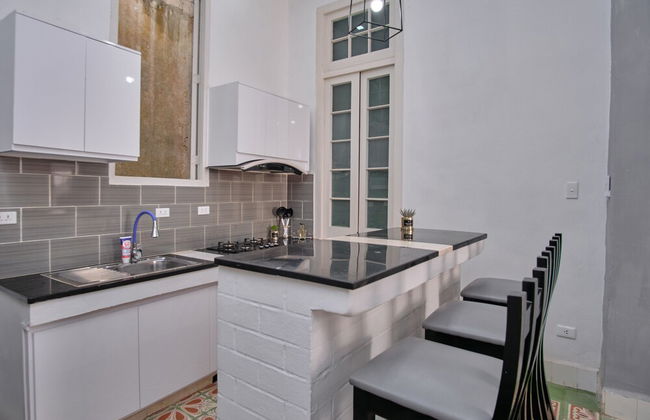 Lujoso Apto WIFI Gratis Balcon y Jacuzzi - Foto 33