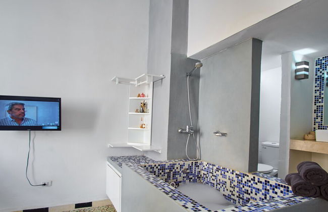 Lujoso Apto WIFI Gratis Balcon y Jacuzzi - Foto 25