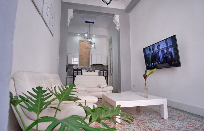 Lujoso Apto WIFI Gratis Balcon y Jacuzzi - Foto 18