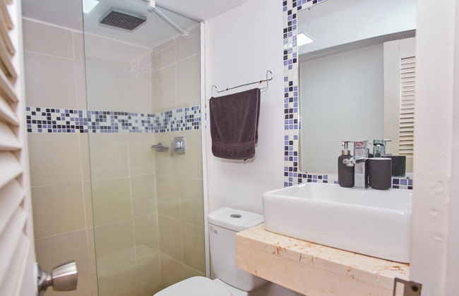 Lujoso Apto WIFI Gratis Balcon y Jacuzzi - Foto 28