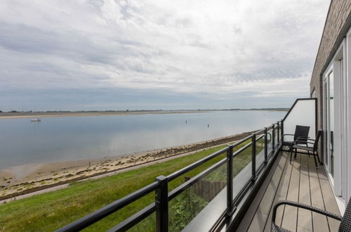 Photo 13 - Apartment With a View of the Marina