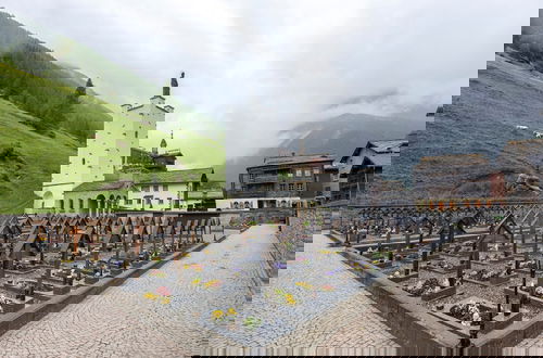 Foto 19 - Welcoming Holiday Home in Saas Grund With Garden