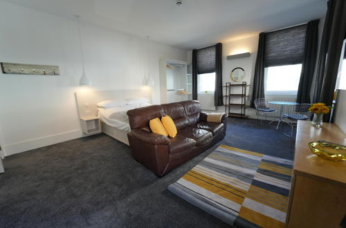 Photo 9 - Gorgeous, Comfortable Apartment on the High Street