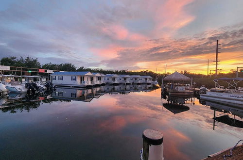 Foto 1 - Aqua Lodges at Hurricane Hole Marina