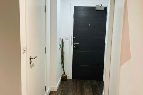 Photo 7 - Inviting 2-bed Apartment in London