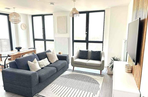 Photo 1 - Beautiful 2 Bed Penthouse With Balcony Views Ldn