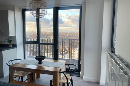 Foto 21 - Beautiful 2 Bed Penthouse With Balcony Views Ldn