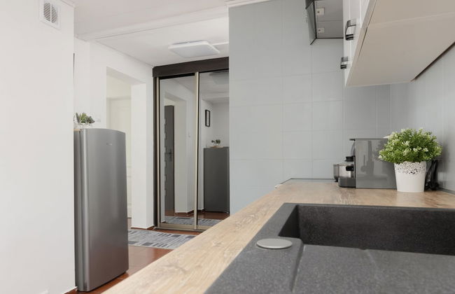 Warsaw Mickiewicza Apartment by Renters - Photo 19