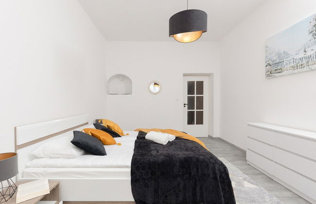 Warsaw Mickiewicza Apartment by Renters - Photo 7