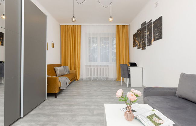 Warsaw Mickiewicza Apartment by Renters - Photo 5