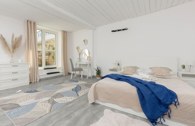 Warsaw Mickiewicza Apartment by Renters - Photo 1