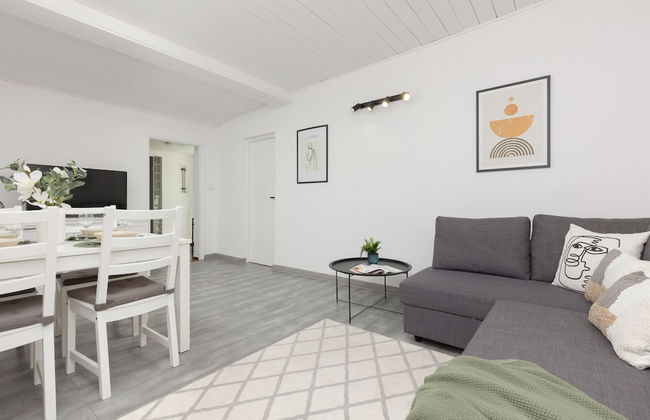 Warsaw Mickiewicza Apartment by Renters - Photo 25