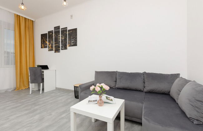 Warsaw Mickiewicza Apartment by Renters - Photo 8