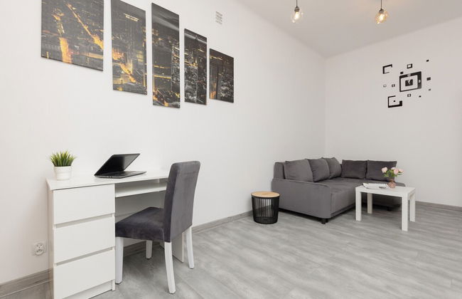 Warsaw Mickiewicza Apartment by Renters - Photo 3