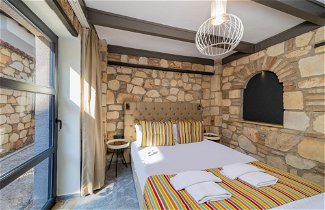 Photo 2 - Charming Hotel Room Near Hadrian s Gate