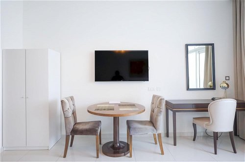 Foto 23 - Elite LUX Holiday Homes - Elegantly Furnished Studio in JVC