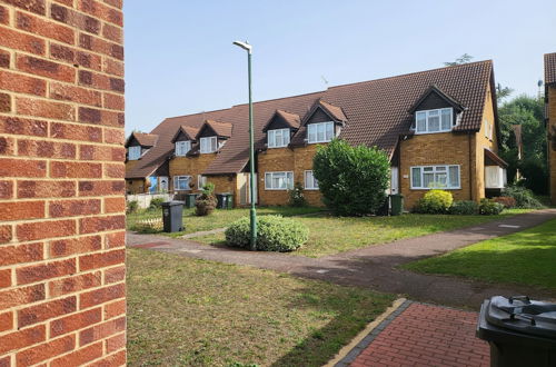 Photo 22 - Stunning Well Decorated 1bed Apartment in Dartford