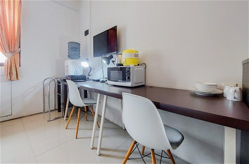 Photo 10 - Warm And Cozy Studio (No Kitchen) At Kubikahomy Apartment