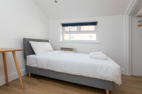 Photo 9 - Spaciously Renovated 2BD Flat - Camden