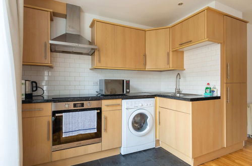 Photo 16 - Spaciously Renovated 2BD Flat - Camden