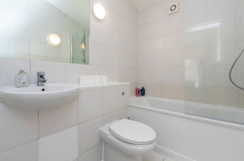 Photo 25 - Spaciously Renovated 2BD Flat - Camden