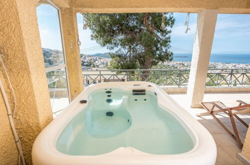 Foto 11 - Luxury Home With Jacuzzi and Spectacular Sea Views for 8 Guests
