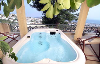 Foto 2 - Luxury Home With Jacuzzi and Spectacular Sea Views for 8 Guests