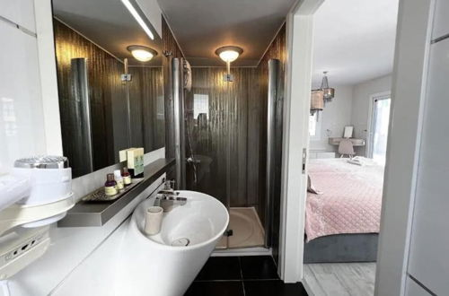 Photo 18 - Luxury 4 Bedroom Villa With Private Pool