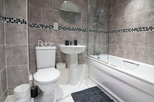 Photo 10 - Stunning 2-bed Apartment in Birmingham