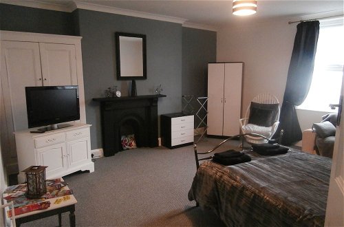 Foto 1 - Charming Seafront 2-bed Apartment in Llandudno