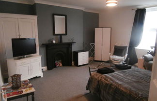 Foto 1 - Charming Seafront 2-bed Apartment in Llandudno