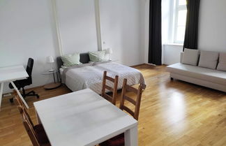 Photo 3 - Lovely Modern Historical 1-bedroom