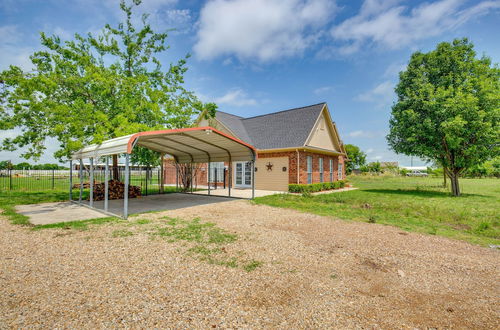 Photo 14 - Stunning Van Alstyne Retreat w/ Patio & Fireplace