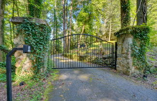 Photo 2 - Sunset Rental Cottage Near Table Rock State Park