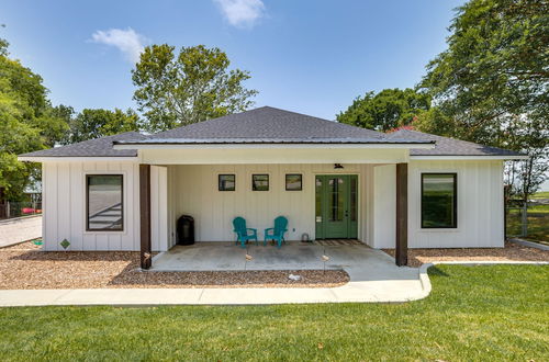 Photo 7 - Lakefront Onalaska Home w/ Screened-in Porch