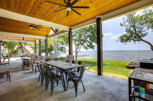 Foto 22 - Lakefront Onalaska Home w/ Screened-in Porch