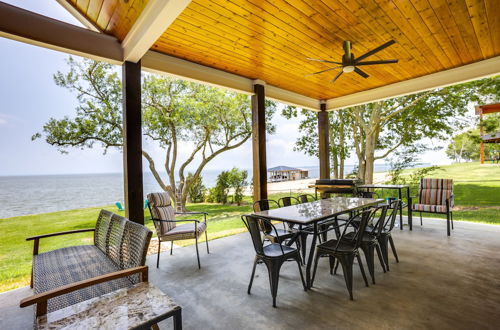 Photo 19 - Lakefront Onalaska Home w/ Screened-in Porch