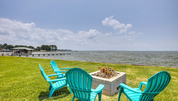 Foto 1 - Lakefront Onalaska Home w/ Screened-in Porch