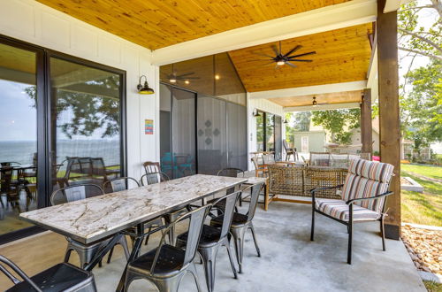 Photo 18 - Lakefront Onalaska Home w/ Screened-in Porch