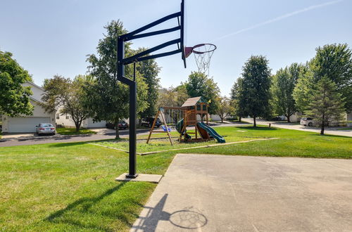 Foto 13 - Cozy Iowa City Home ~ 2 Mi to Kinnick Stadium