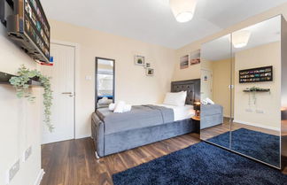 Photo 3 - Spacious Sleeps 3 Ensuite Room In Twickenham TW7