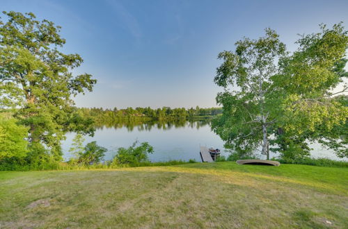 Foto 38 - Lakefront Birchwood House w/ Deck + Fire Pit