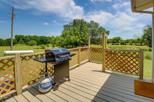 Photo 8 - Charming Kaw Lake Country Home w/ Game Room