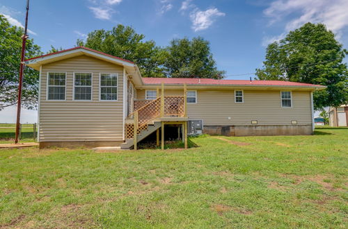 Photo 3 - Charming Kaw Lake Country Home w/ Game Room