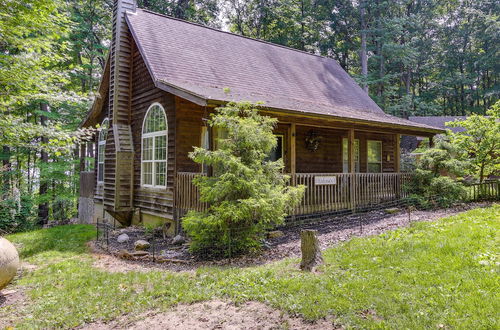 Photo 11 - Cozy Bainbridge Retreat w/ Fireplace + Deck