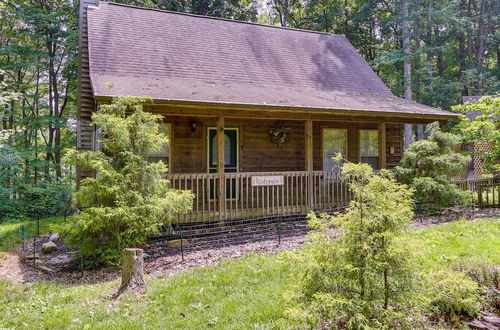 Photo 3 - Cozy Bainbridge Retreat w/ Fireplace + Deck