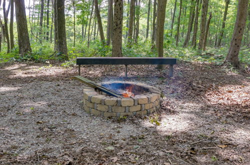 Foto 17 - Cozy Bainbridge Retreat w/ Fireplace + Deck