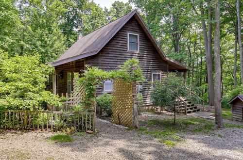 Photo 9 - Cozy Bainbridge Retreat w/ Fireplace + Deck