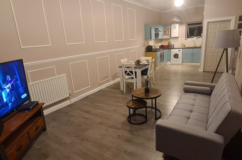 Photo 8 - Charming 1-bed Apartment in Barnsley